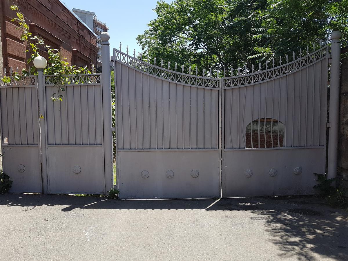 Tbilisi Yard Hostel Exterior photo