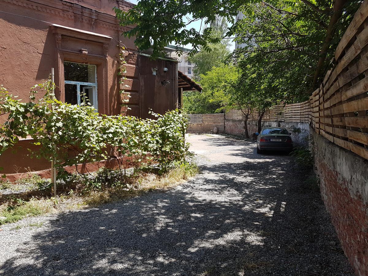 Tbilisi Yard Hostel Exterior photo